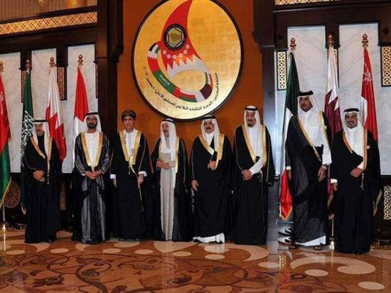 صحفي كويتي يكشف مفاجآة مدوية بشأن قمة مجلس التعاون الخليجي