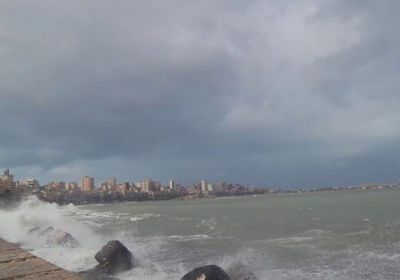 السيول تودي بحياة شخص وغلق ميناءين جرّاء سوء الطقس في مصر