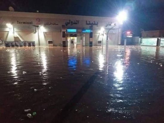 الأمطار تشل بنغازي وتغلق موانئ شرق ليبيا