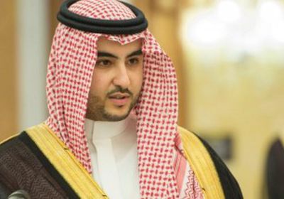 خالد بن سلمان: التحالف لا يزال ملتزمًا بالحل السياسي باليمن