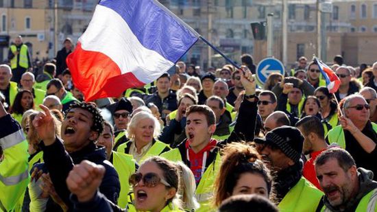 سنوات من الفساد.. صحفي يقارن الوضع في فرنسا بالعراق