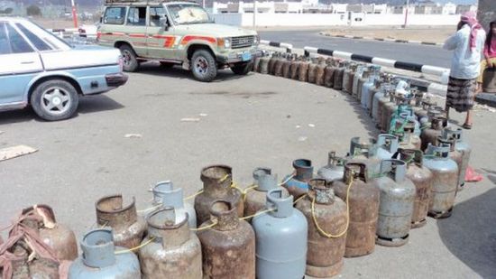 مليشيا الحوثي تبتز المواطنين بآلية جديدة لتوزيع الغاز المنزلي