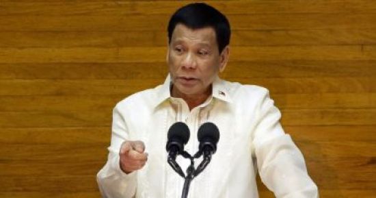 الرئيس الفلبيني يدعو البرلمان لمد فترة الحكم العرفي