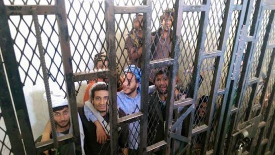 رويات من داخل سجون الحوثي: تعليق النزلاء من أعضائهم التناسلية وسكب مواد تُذيب الجلد