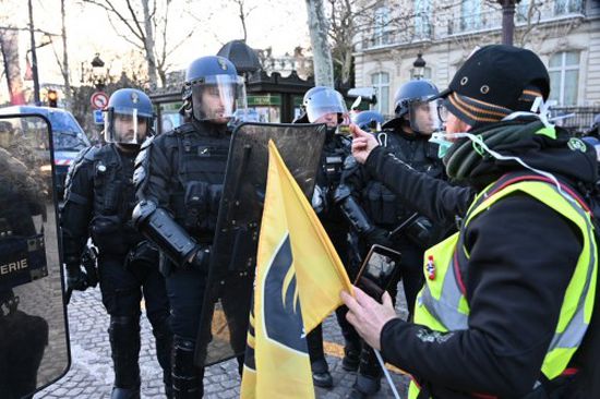 هجوم من نشطاء تويتر على الحكومة الفرنسية " صور"
