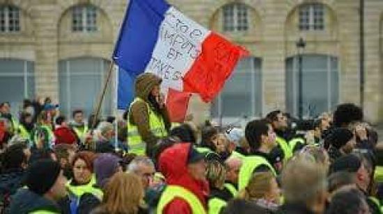 ناشط إماراتي يُطالب فرنسا بوقف اعتقالات متظاهري السترات الصفراء
