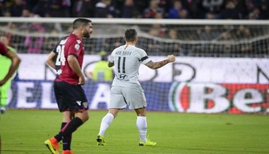 كالياري يخطف تعادل قاتل مع روما في الدوري الإيطالي