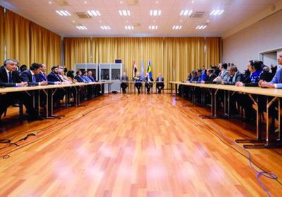 ناشط يعرب عن تخوفه من أنباء تسليم ميناء الحديدة