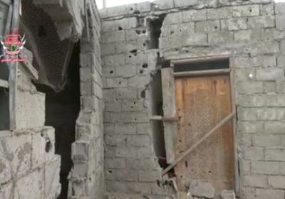 بالألغام وقذائف الهاون.. مليشات الحوثي تفجر المساجد والمنازل في الحديدة