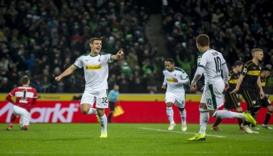 بروسيا مونشنجلادباخ يواصل التربع على وصافة الدوري الألماني