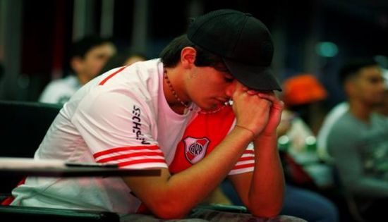 تعرض مشجع أرجنتيني لأزمة قلبية خوفاً من مباراة السوبر كلاسيكو