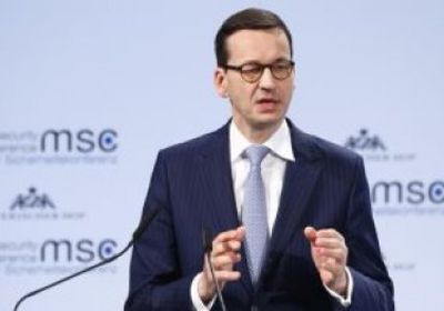 رئيس وزراء بولندا يطلب من البرلمان التصويت على حكومته