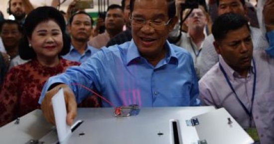 البرلمان الكمبودي يرفع الحظر السياسي على المعارضين