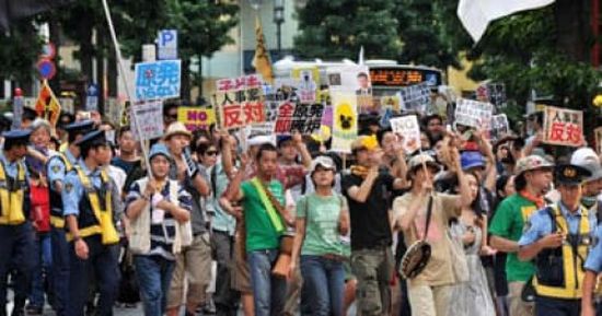 احتجاجات يابانية لاستمرار نقل قاعدة جوية أمريكية