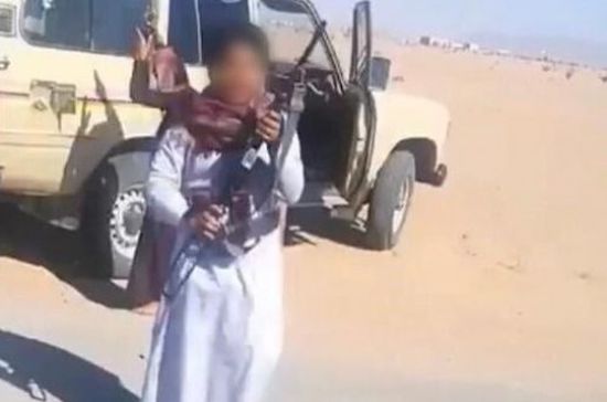 القبض على مواطن سعودي سمح لطفليه بإطلاق النار من سلاحه