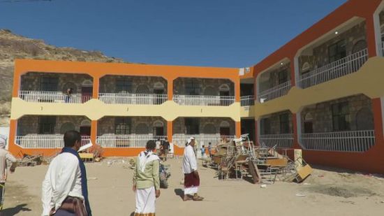 «الهلال الإماراتي» يضع حجر الأساس لتأهيل وترميم مدرستين في محافظة أبين (تفاصيل)