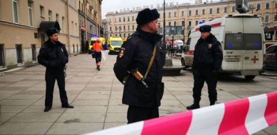 الشرطة الروسية تعتقل 7 أشخاص يرتدون سترات صفراء