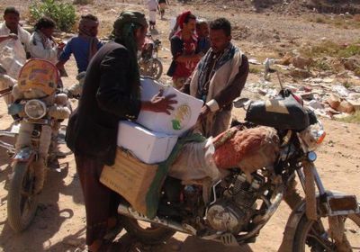 مركز الملك سلمان يُقدم مساعدات للنازحين بحجة والضالع (صور) 