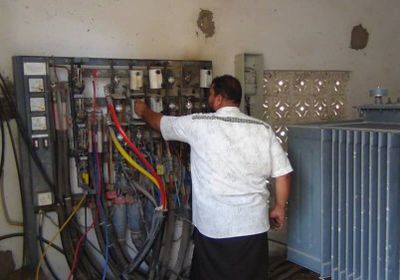 كهرباء عدن تهدد بقطع الخدمة عن كبار المشتركين.. لهذا السبب