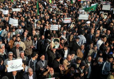 متقاعدو القوات المسلحة الإيرانية يتظاهرون أمام البرلمان لسوء المعيشة