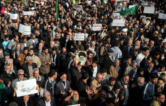 متقاعدو القوات المسلحة الإيرانية يتظاهرون أمام البرلمان لسوء المعيشة
