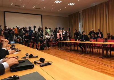 محلل سياسي: الرئيس هادي يواجه عقوبات دولية بعد اتفاقات السويد والمشروع البريطاني