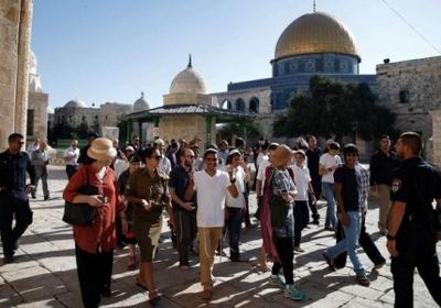 65 مستوطناً يقتحمون الأقصى تحت حراسة إسرائيلية