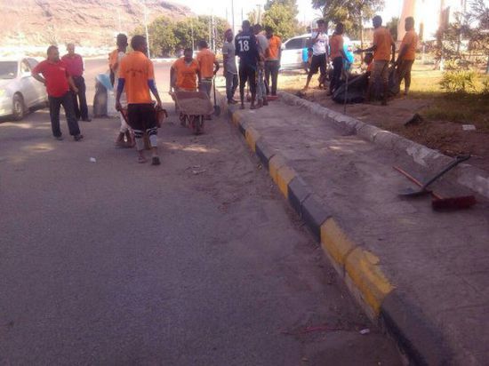 إعادة تأهيل الشارع الرئيسي الرابط بين جولتي فندق عدن والعاقل بخور مكسر