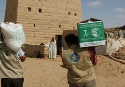 توزيع 37 طناً من السلال الغذائية على النازحين بالجوف