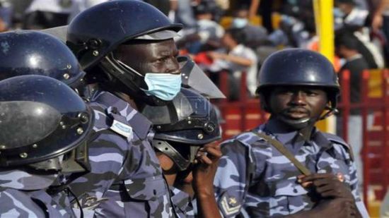 الشرطة السودانية تطلق الغاز على المتظاهرين