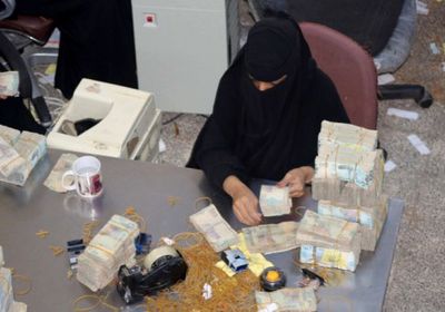 رغم تلقيه دعماً من الخليج.. البنك المركزي اليمني يعجزعن تأدية مهامه