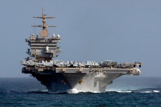 أمريكا ترسل حاملة طائرات بمياه الخليج لمراقبة إيران