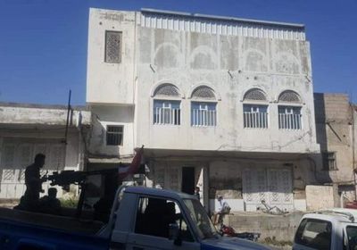 شرطة تعز تكشف تفاصيل العثور على مصنع للمتفجرات بسوق الصميل