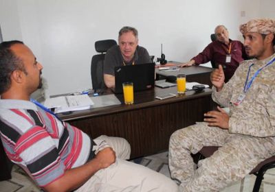 المسؤول الأمني للسفارات بعدن يلتقي مدير منظمة Fhi360 الأمريكية