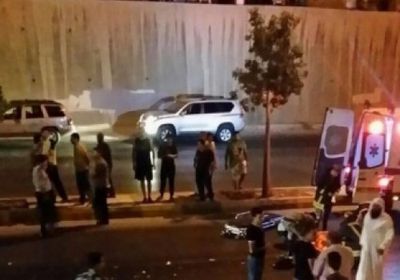 سائق مركبة يدهس مختل عقليا في لحج (صورة)