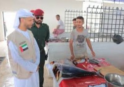 مندوب الهلال الإماراتي يزور أسواق مشروع ألف باب رزق بمديرية المنصورة في عدن