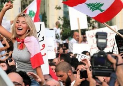 "خربتوا البلد".. لبنانيون يعبرون عن استيائهم من ساستهم
