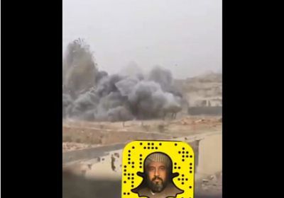 شاهد لحظة قصف مقاتلات التحالف لمخازن أسلحة الحوثي بصعدة
