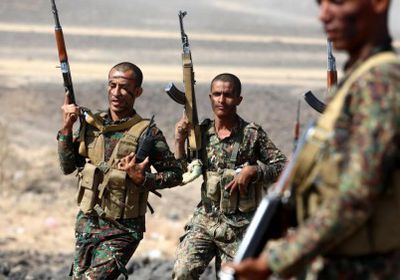 صحافي يكشف تناقض الخطابات الحوثية (تفاصيل)