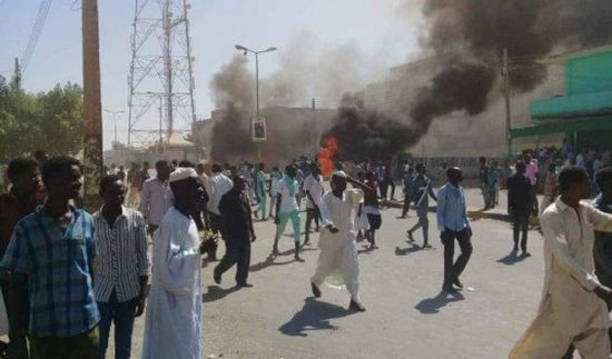 باحث سعودي يكشف مفاجآة عن تظاهرات السودان: هدفهم مصر!
