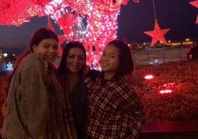 رانيا يوسف تنسى أزمة فستانها وتحتفل بالكريسماس مع بناتها "صور"