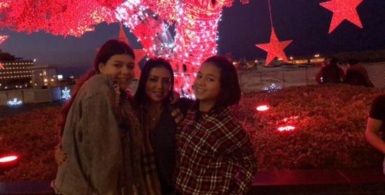 رانيا يوسف تنسى أزمة فستانها وتحتفل بالكريسماس مع بناتها "صور"
