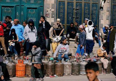 لتعويض خسائرها.. مليشيا الحوثي تشترط على سكان صنعاء تجنيد أبنائهم مقابل توفير الغاز