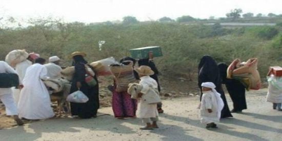 مئات الأسر تتنظر الموت في الصحراء بسبب ممارسات الحوثي بالحديدة