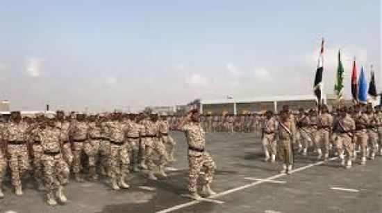 400 جندي بعدن يناشدون قيادات وزارة الدفاع بصرف رواتبهم