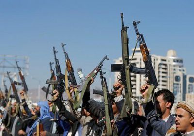 إعلامي: الحوثيون ينسحبون لأنفسهم ويسلمون لعناصرهم