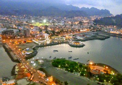 بابا نويل يتجول في شوارع عدن (شاهد)