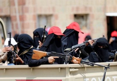 بكتائب الزينبيات.. المليشيا تسيطر على مطار صنعاء بكادر من النساء