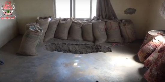 بعد تهجيرهم.. المليشيات تحول منازل المواطنين لثكنات عسكرية بالحديدة (فيديو)
