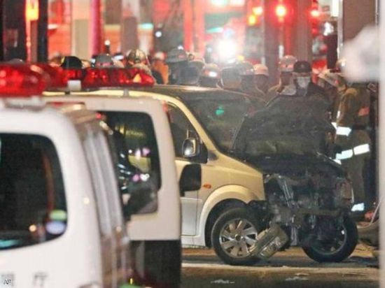 بسبب "الإعدام" ياباني يصدم حشدًا من المارة بسيارته